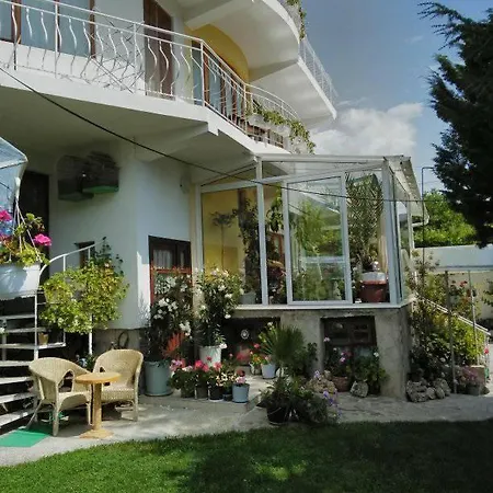 Guest house Вила Карина Varna
