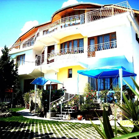 Guest house Вила Карина *